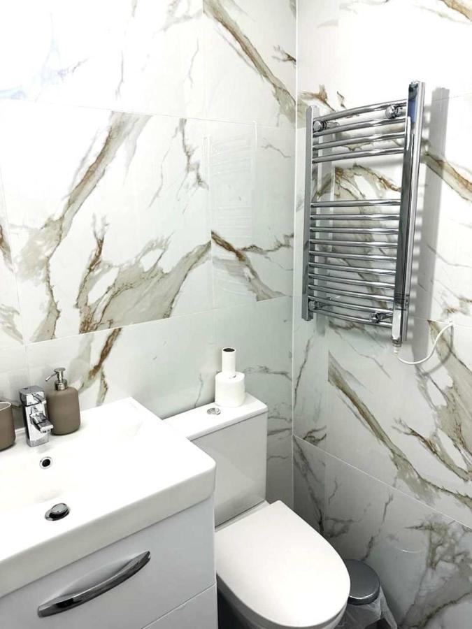 Stylish Apartment At Carlton Grove Лондон Екстер'єр фото