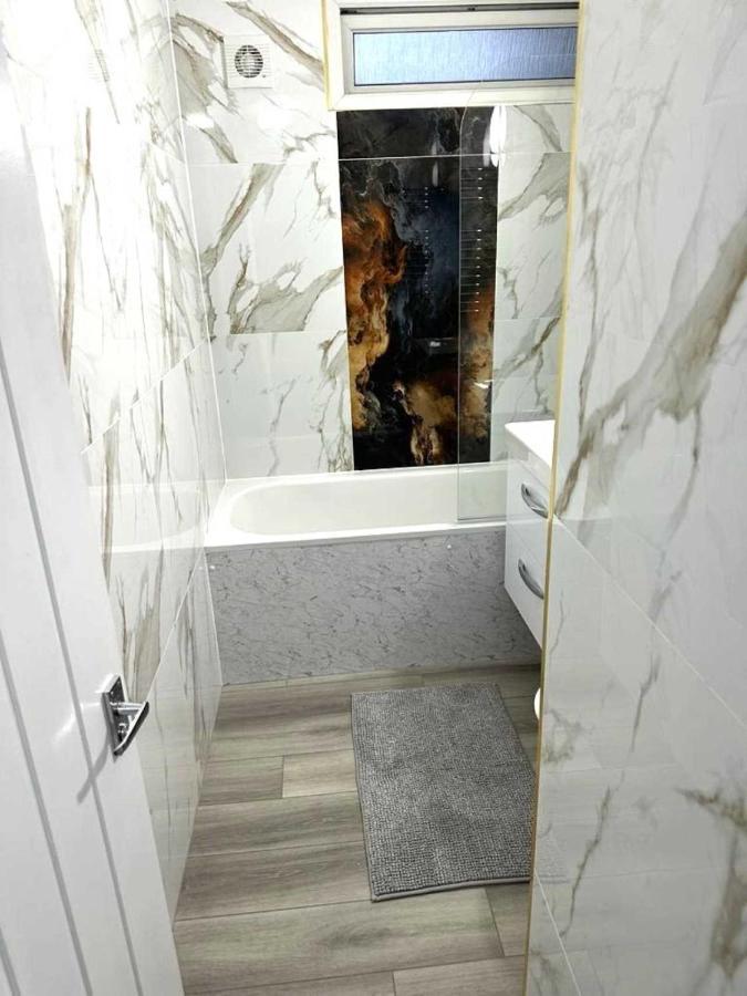Stylish Apartment At Carlton Grove Лондон Екстер'єр фото